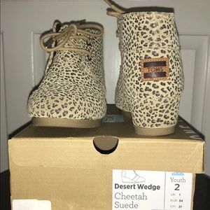 Girls sz 2 Toms excellent condition cheetah wedge